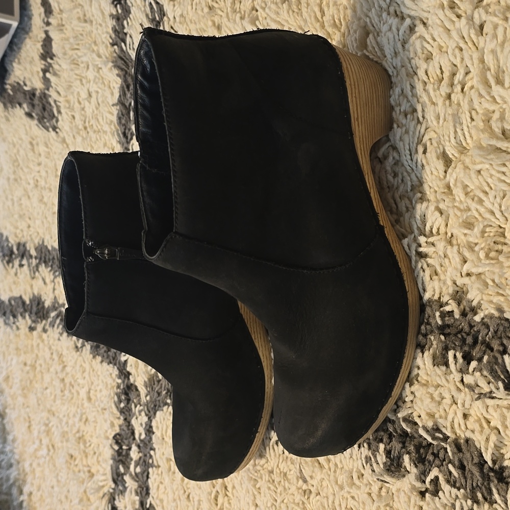 Dansko Maria Black Nubuck Leather Ankle Bootie Wms Size 40